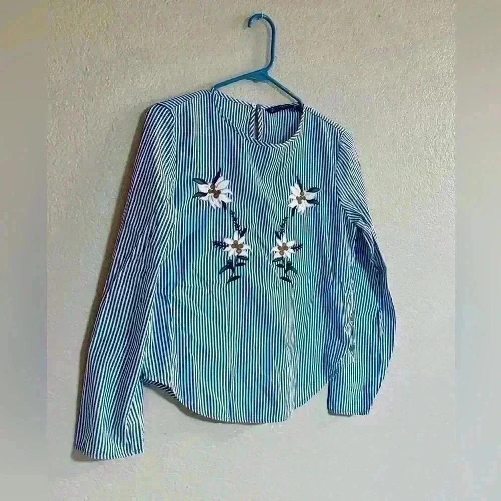 Zara Basics Women's Blue White Stripe Floral‎ Embroidered Top Size Small - Picture 3 of 8